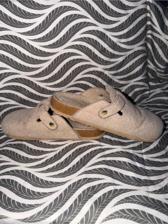 Cushionaire Shoes - Beige Felt Slip-On Mules with Adjustable Strap